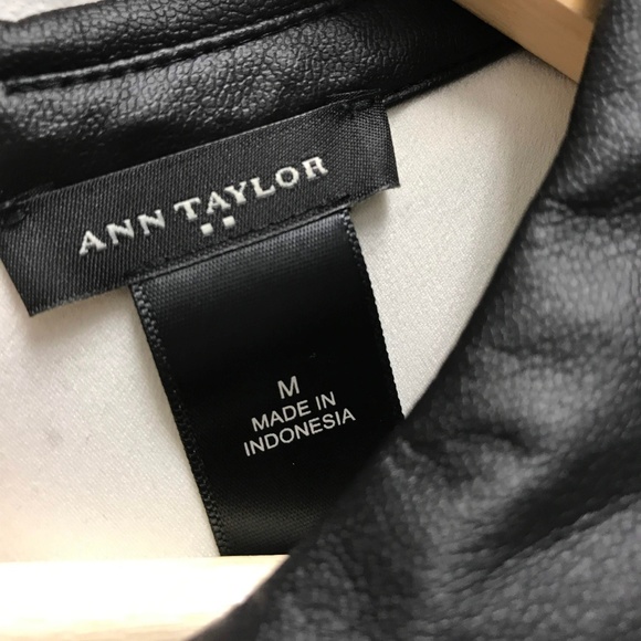 SOLD - Ann Taylor Blouse - Picture 2 of 6